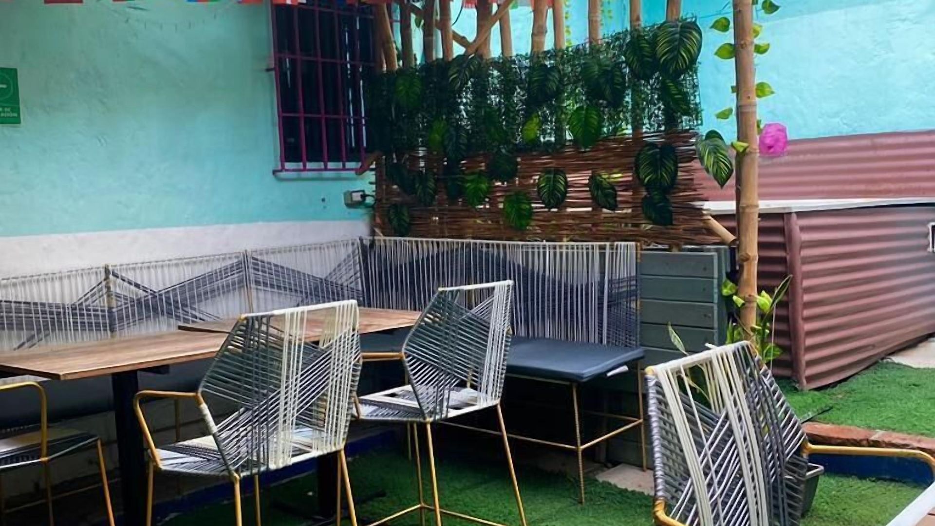 Hostal La Antigua Capsula *