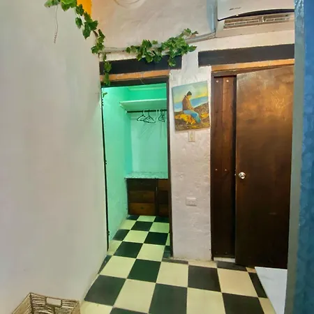 La Antigua Capsula Hostal *