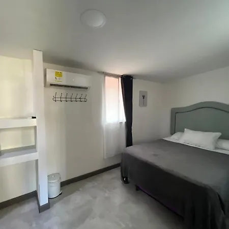 Hostel La Antigua Capsula