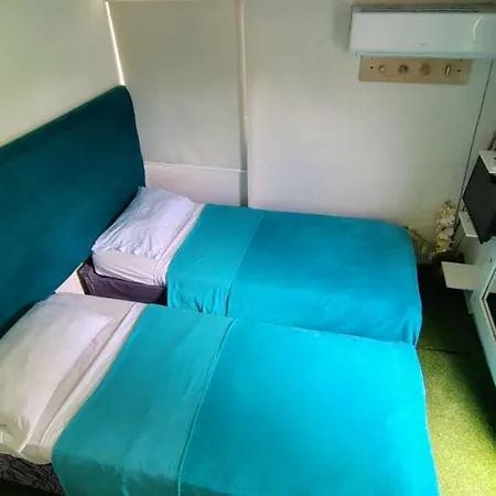 Hostel La Antigua Capsula *