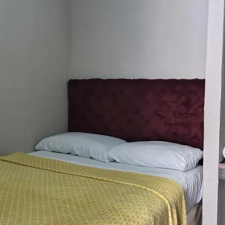 Hostel La Antigua Capsula