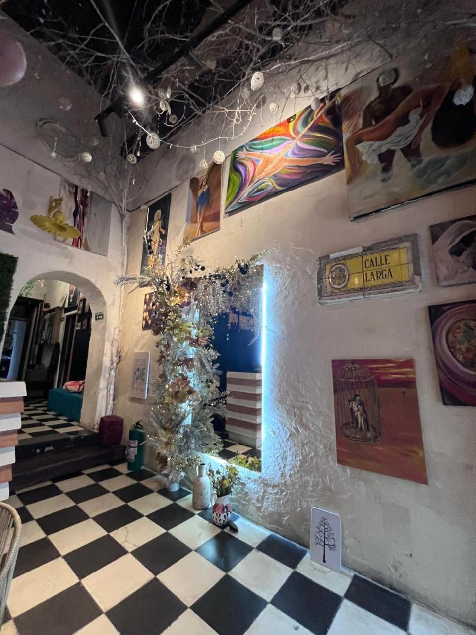 Hostel La Antigua Capsula *