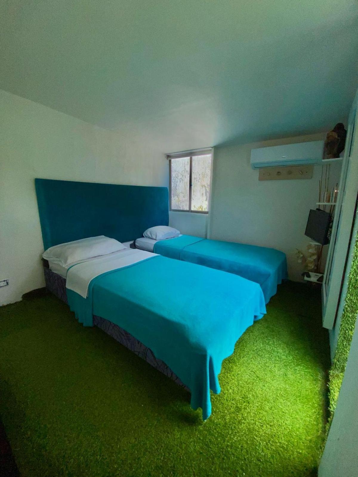 La Antigua Capsula Hostal *