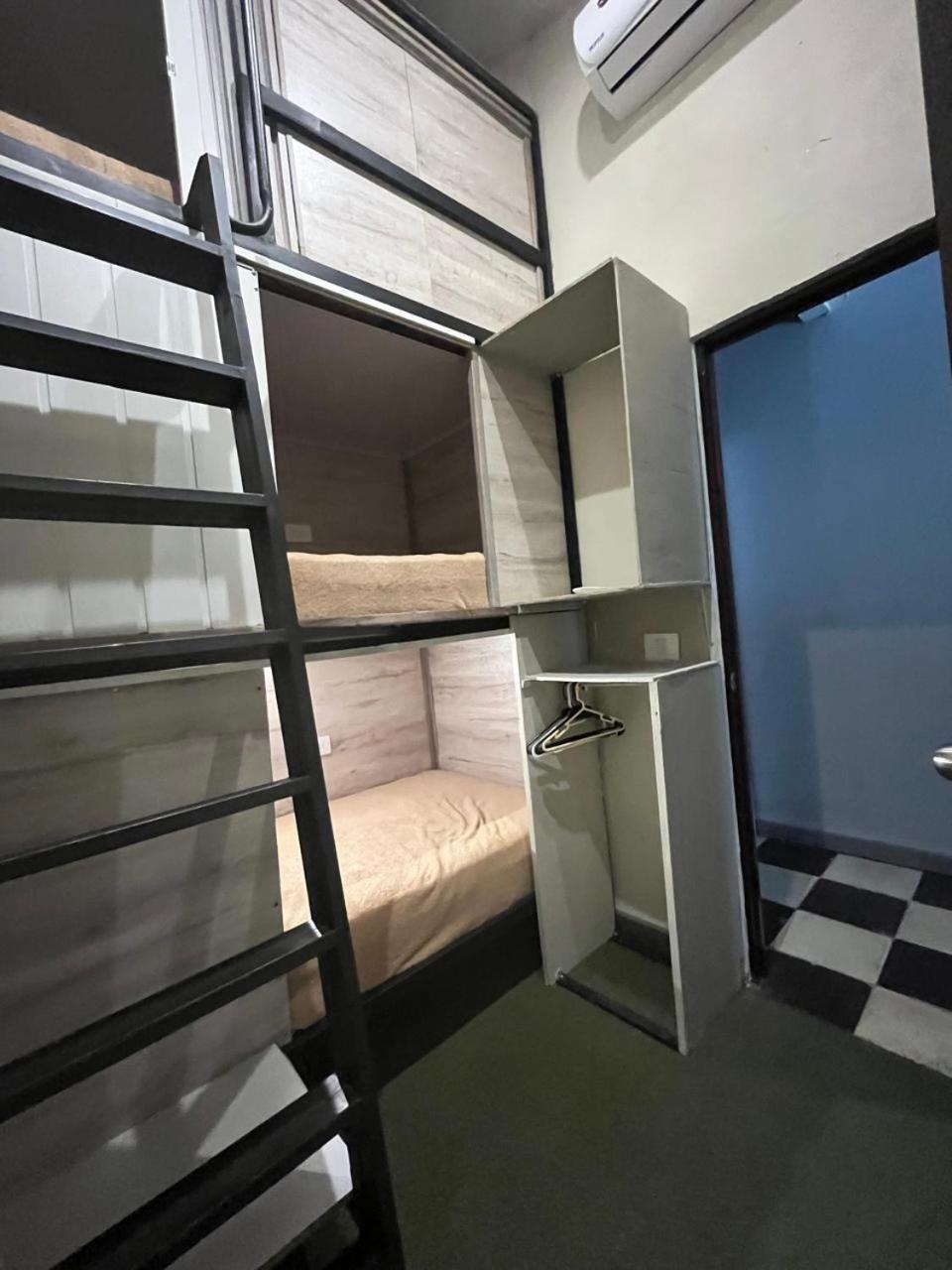 La Antigua Capsula Hostal